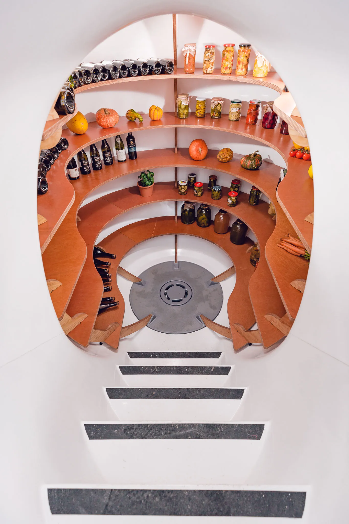 Composite cellar standard — 3