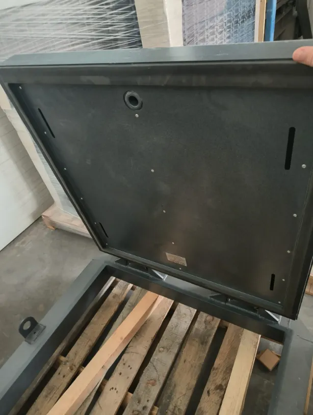 SU III shelter hatch 4.4 BAR. — 2