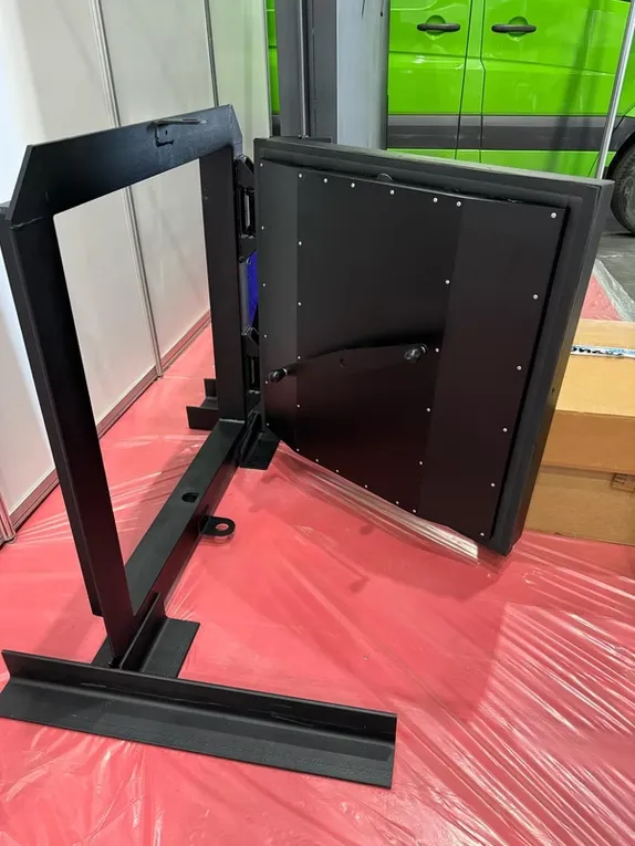 SU III shelter hatch 4.4 BAR.