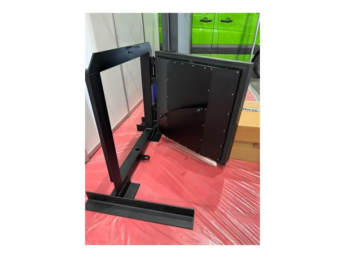 SU III shelter hatch 4.4 BAR.